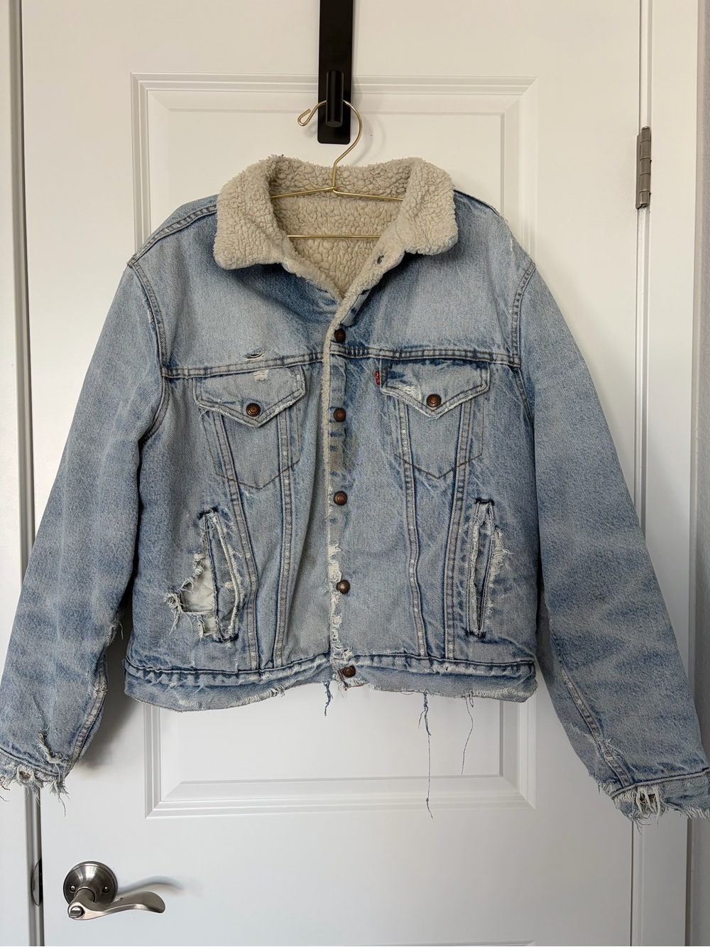 Vintage Levi’s Sherpa Lined Distressed Denim Trucker Jacket Grunge Oversized